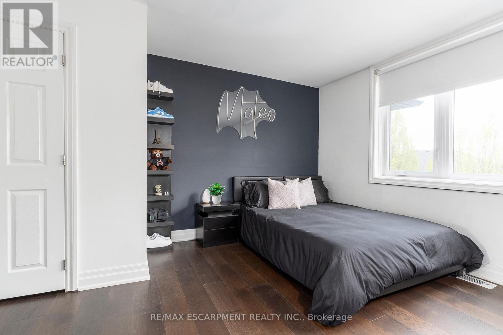 27 Elodia Court, Hamilton, ON - Indoor Photo Showing Bedroom