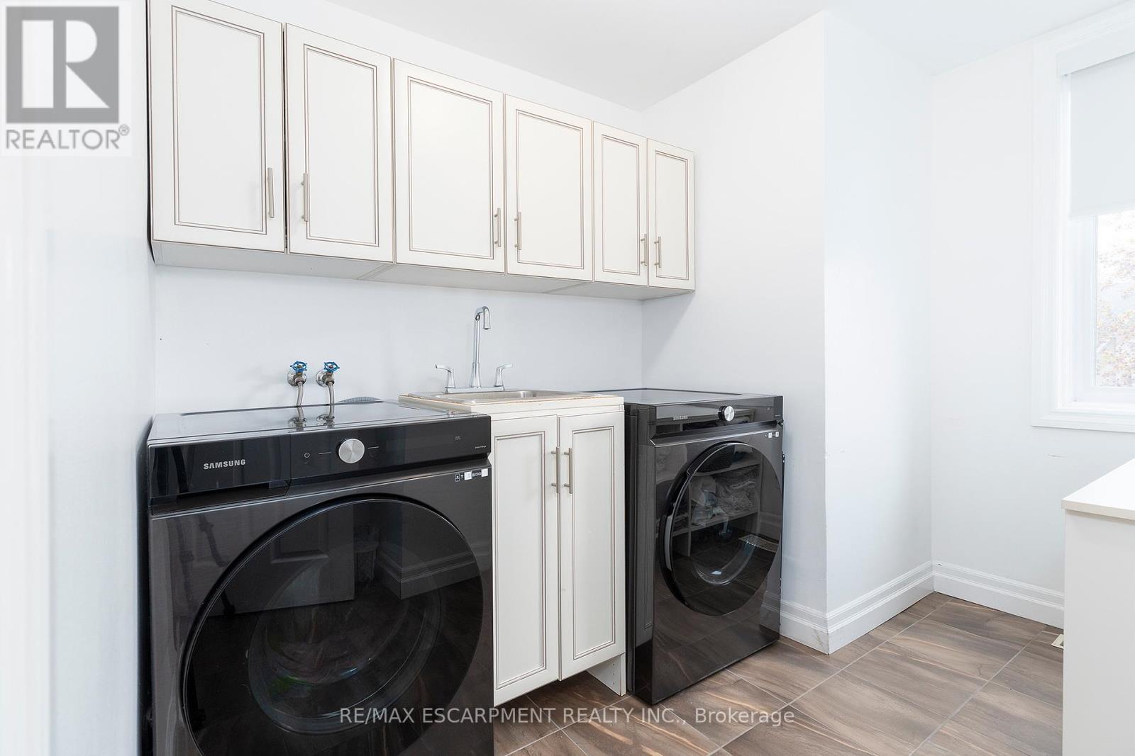 27 Elodia Court, Hamilton, ON - Indoor Photo Showing Laundry Room