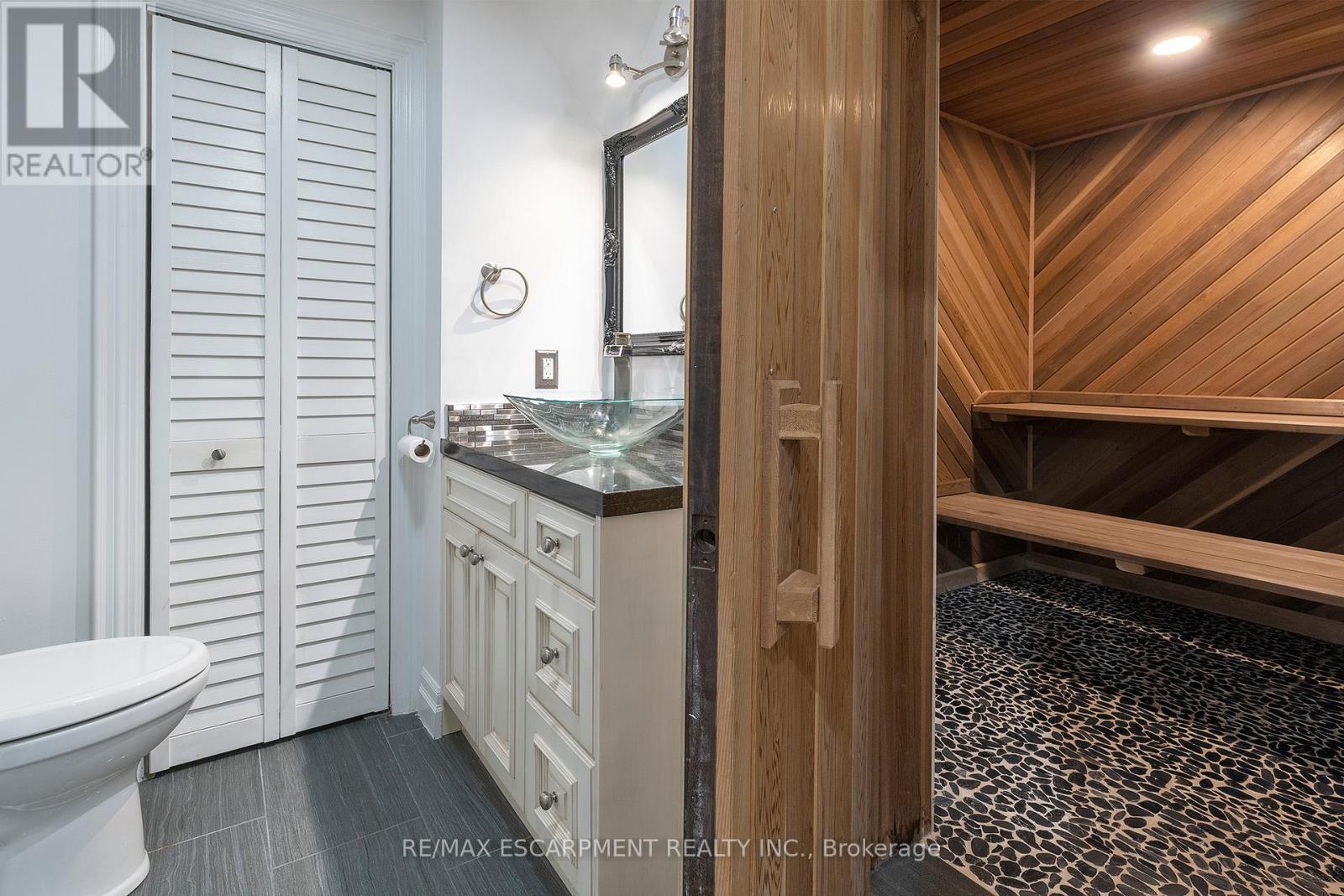 27 Elodia Court, Hamilton, ON - Indoor