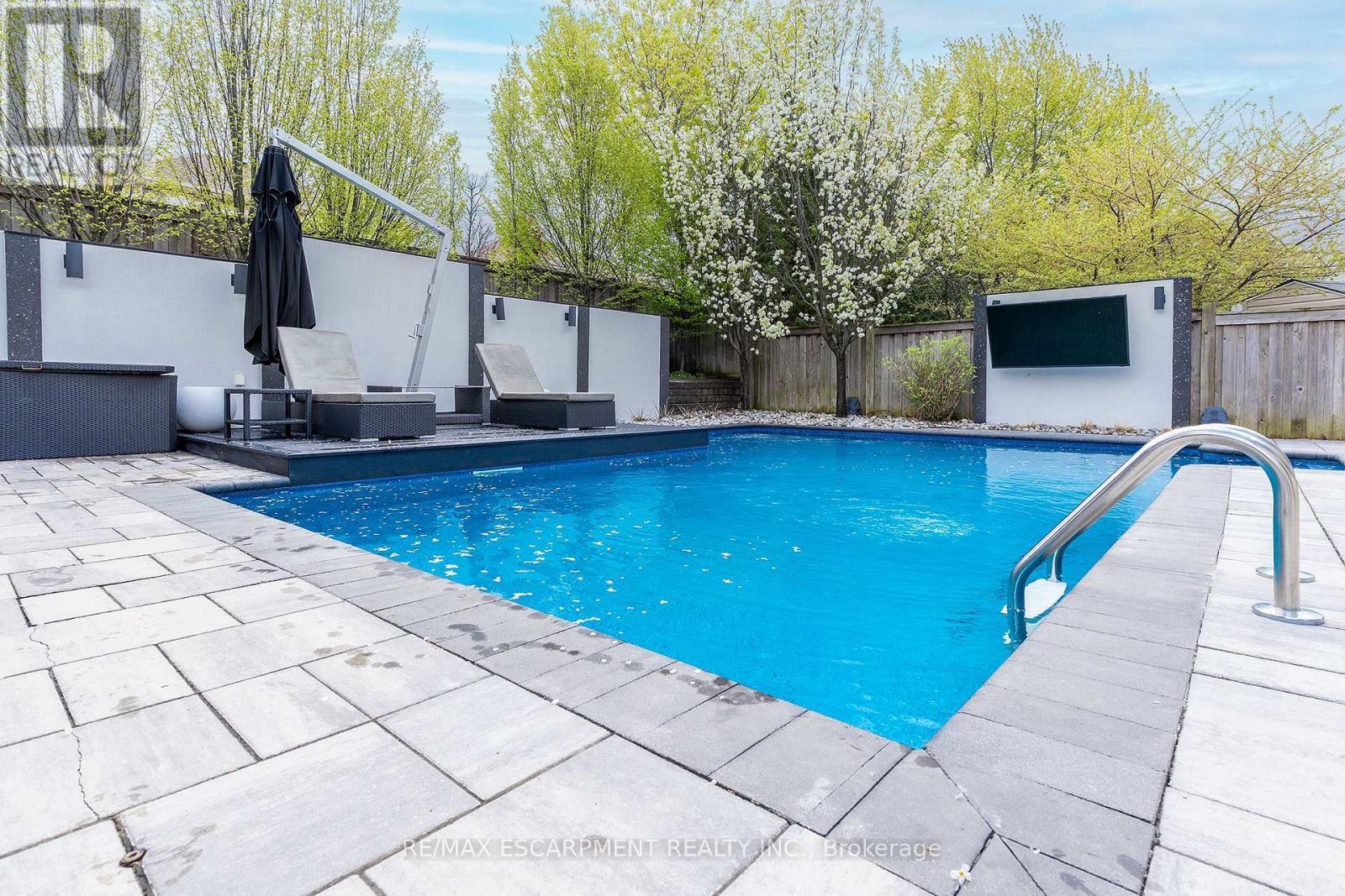 27 Elodia Court, Hamilton, ON - Outdoor With In Ground Pool