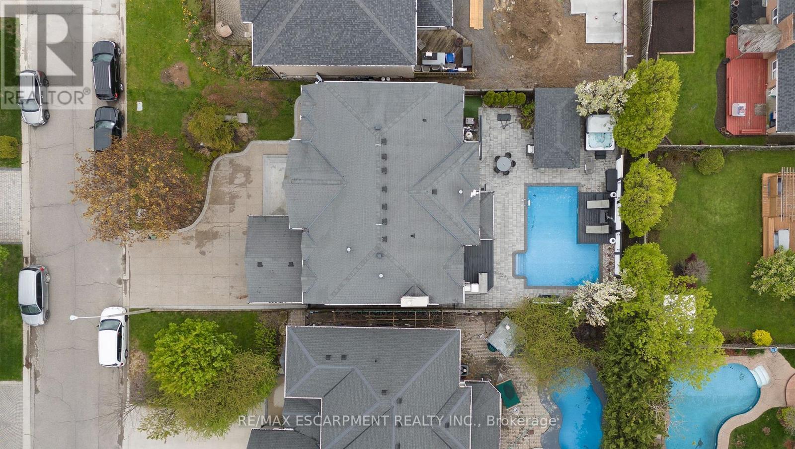 27 Elodia Court, Hamilton, ON - Outdoor With In Ground Pool With View