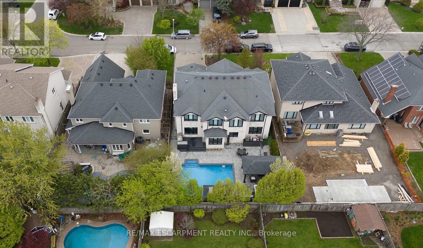 27 Elodia Court, Hamilton, ON - Outdoor With In Ground Pool With View