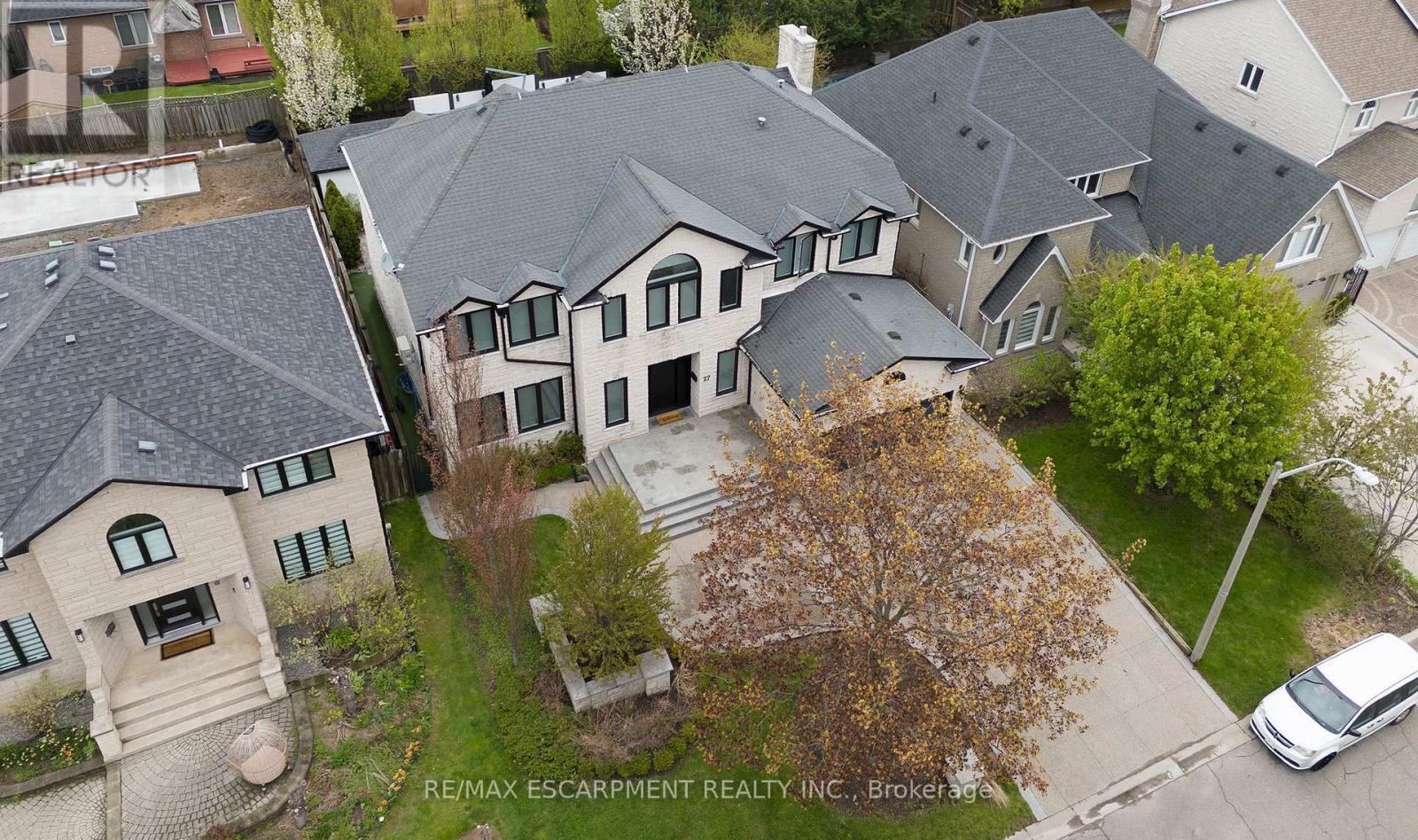 27 Elodia Court, Hamilton, ON - Outdoor