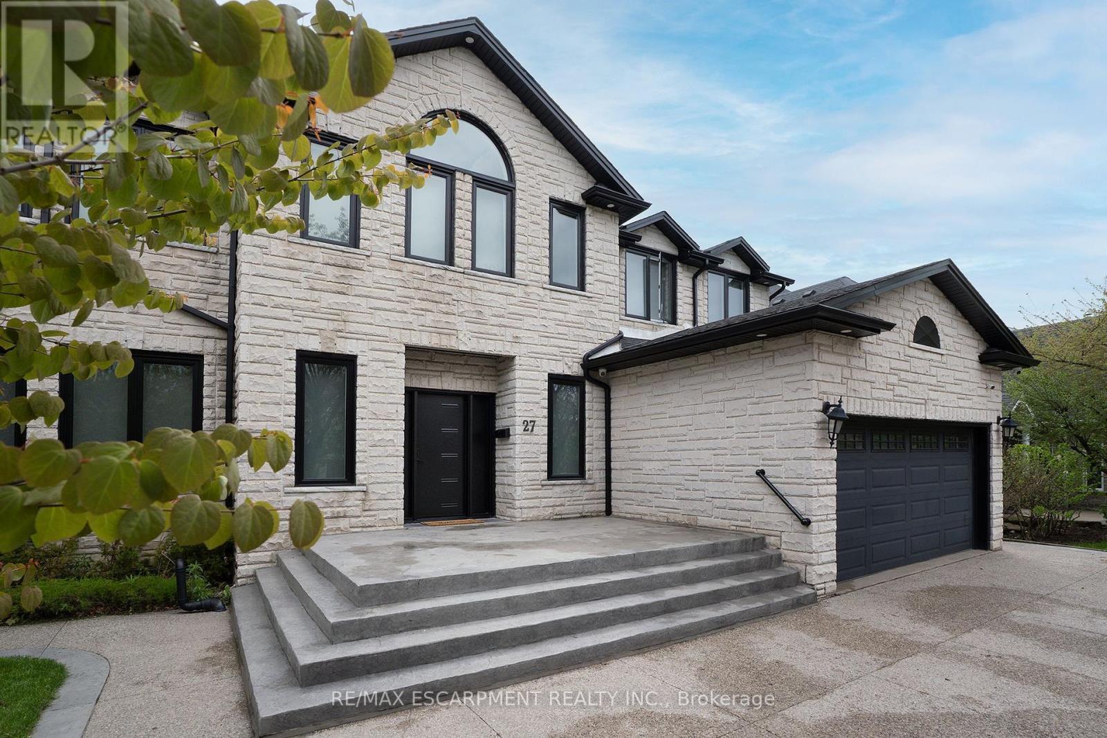 27 Elodia Court, Hamilton, ON - Outdoor