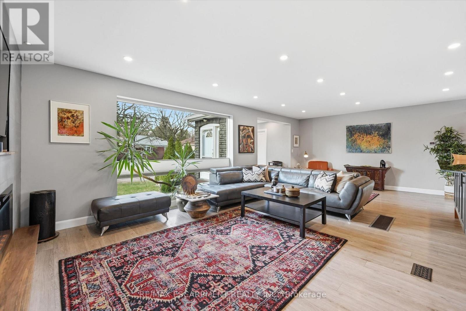 2330 Alma Dale Avenue, Burlington, ON - Indoor Photo Showing Living Room