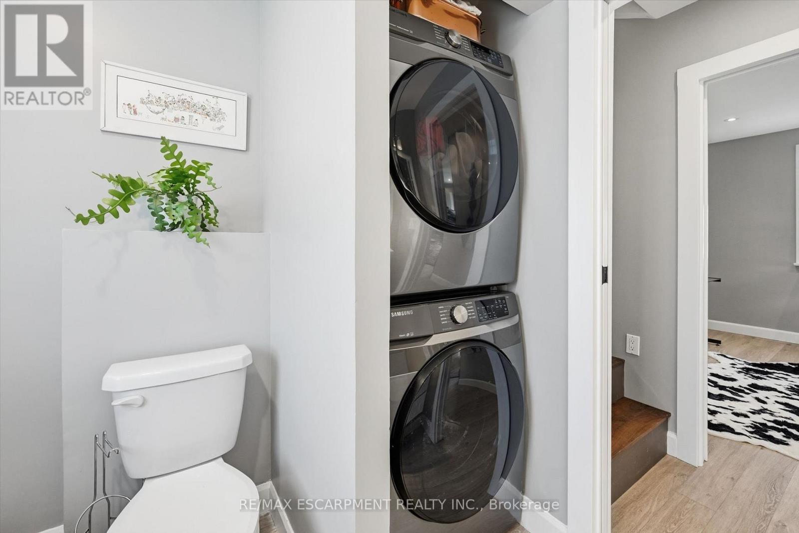 2330 Alma Dale Avenue, Burlington, ON - Indoor Photo Showing Laundry Room