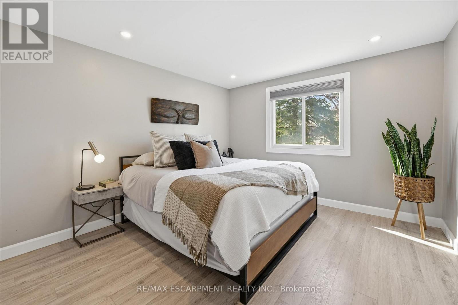 2330 Alma Dale Avenue, Burlington, ON - Indoor Photo Showing Bedroom