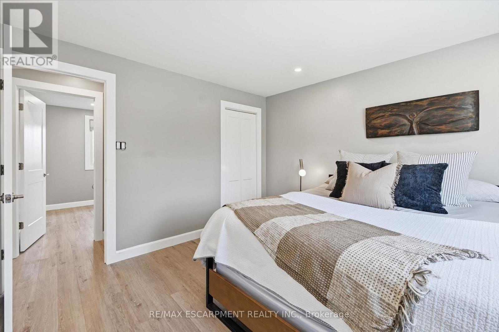 2330 Alma Dale Avenue, Burlington, ON - Indoor Photo Showing Bedroom