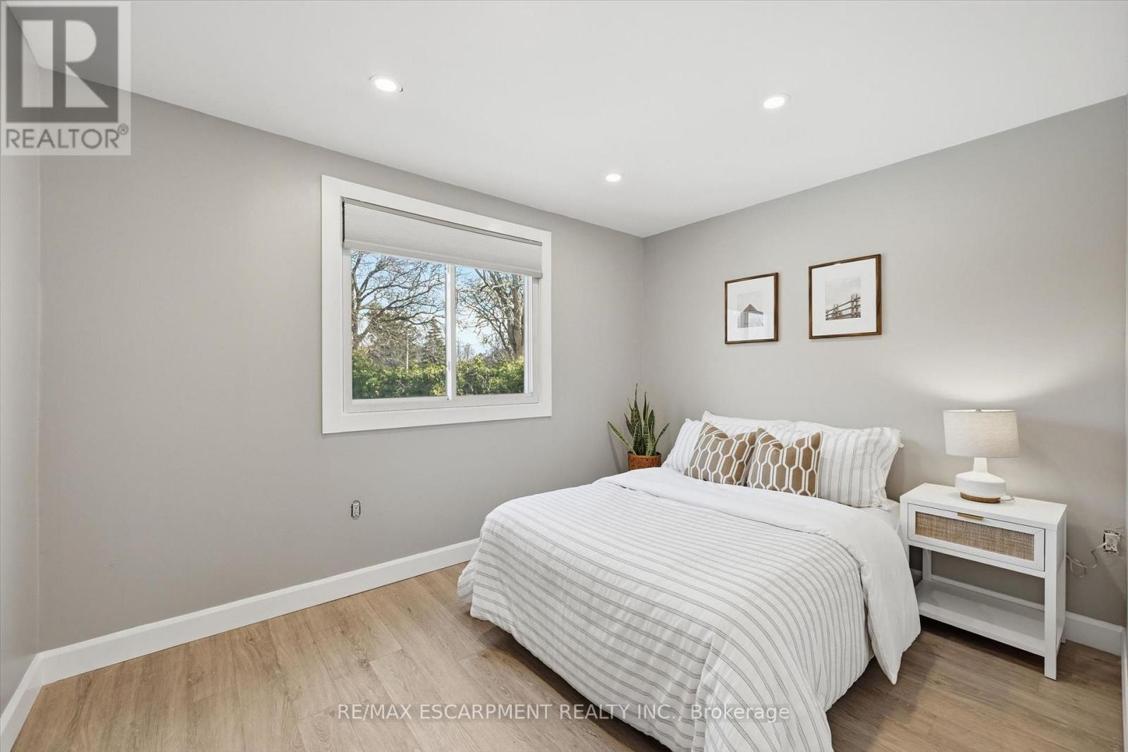 2330 Alma Dale Avenue, Burlington, ON - Indoor Photo Showing Bedroom