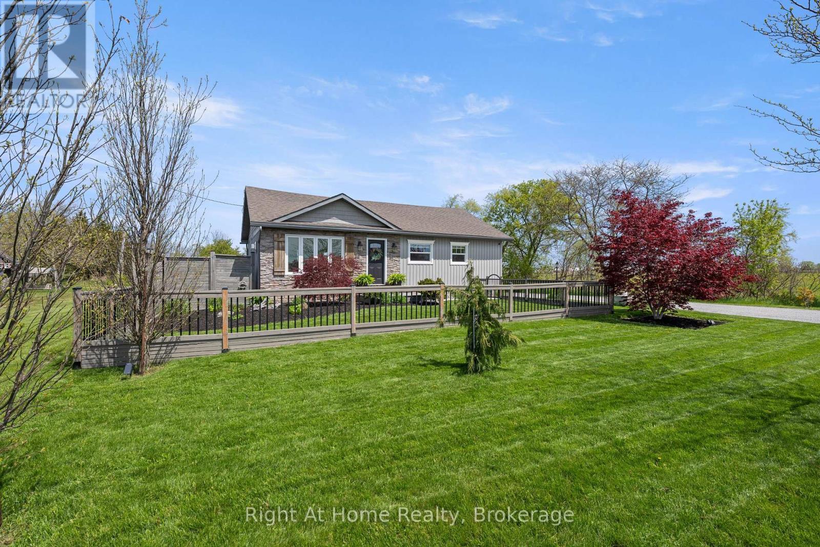 1483 Fifth Ave Louth, St. Catharines (Rural Fourth), ON - Indoor Photo Showing Kitchen With Double Sink With Upgraded Kitchen
