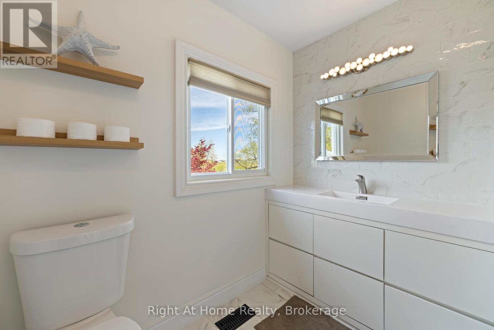 1483 Fifth Ave Louth, St. Catharines (Rural Fourth), ON - Indoor Photo Showing Bathroom