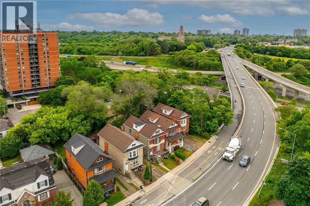 Urban landscape featuring residential properties alongside an elevated highway - 738 King Street W, Hamilton, ON - Outdoor With View