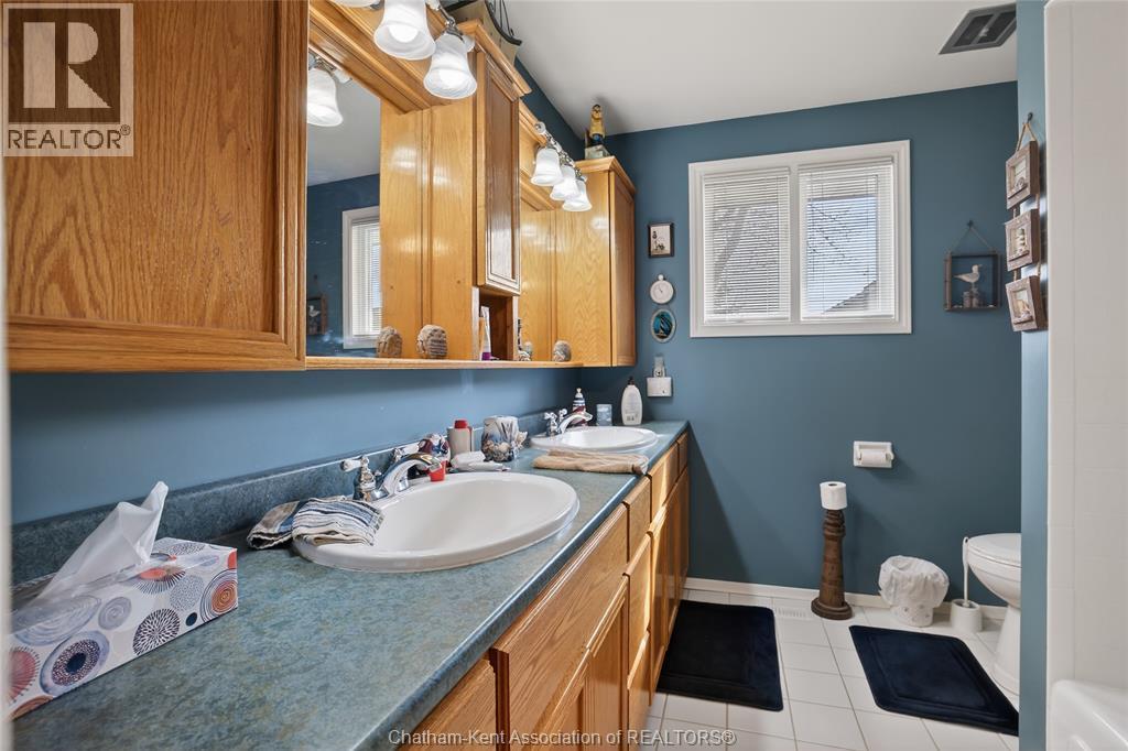47 Park Lane, Tilbury, ON - Indoor Photo Showing Bathroom