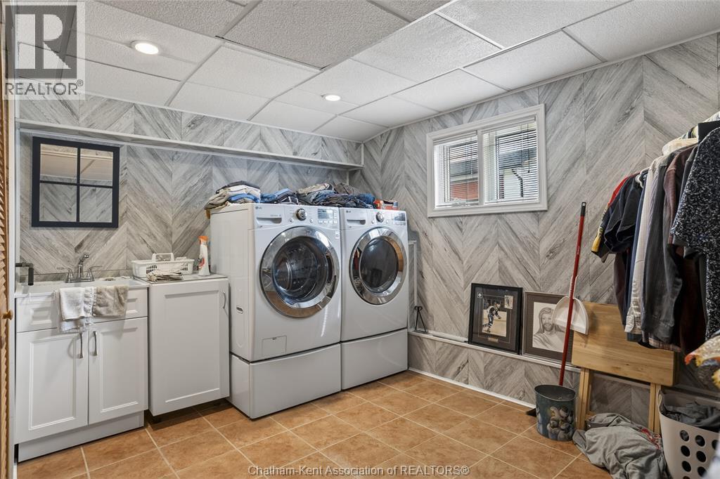 47 Park Lane, Tilbury, ON - Indoor Photo Showing Laundry Room