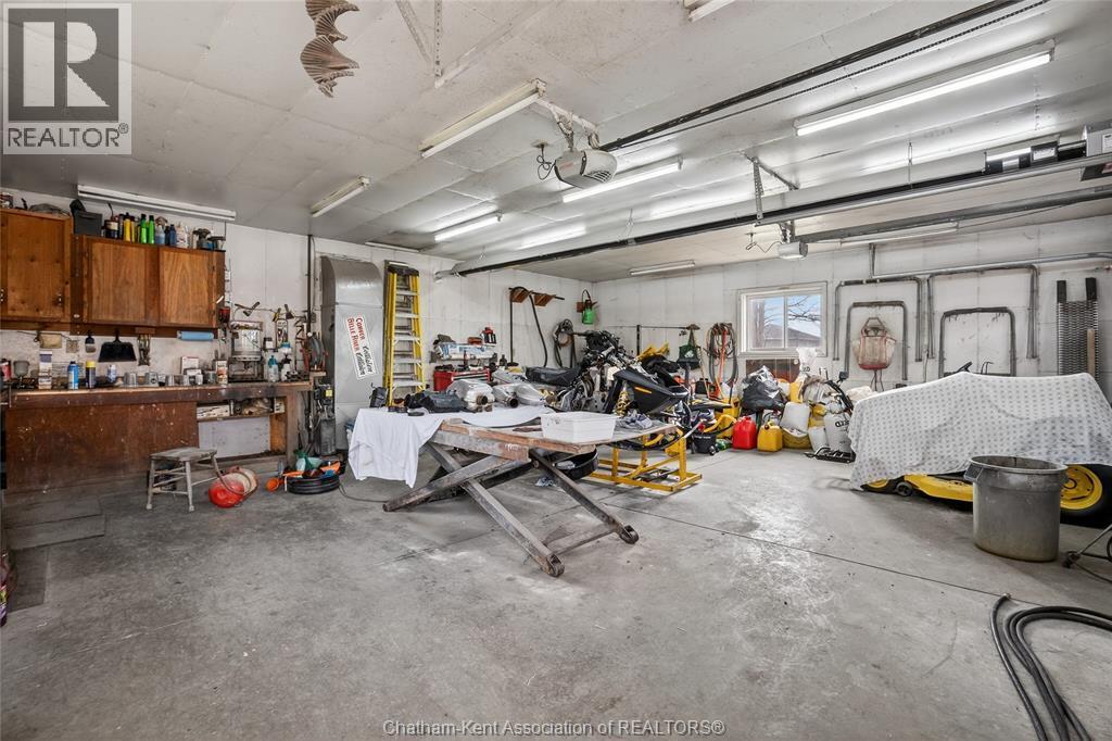 47 Park Lane, Tilbury, ON - Indoor Photo Showing Garage