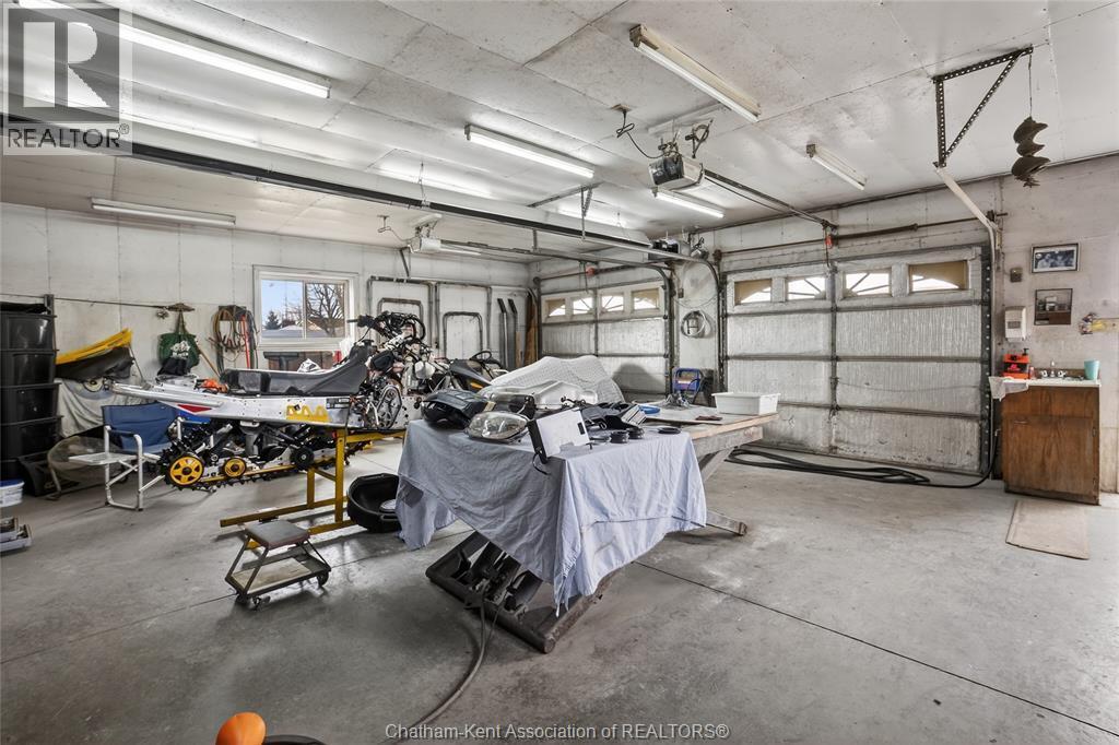 47 Park Lane, Tilbury, ON - Indoor Photo Showing Garage
