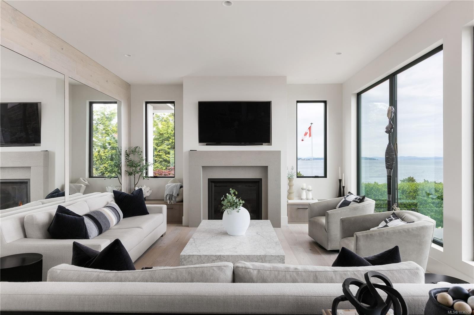 8425 Lochside Dr, Central Saanich, BC