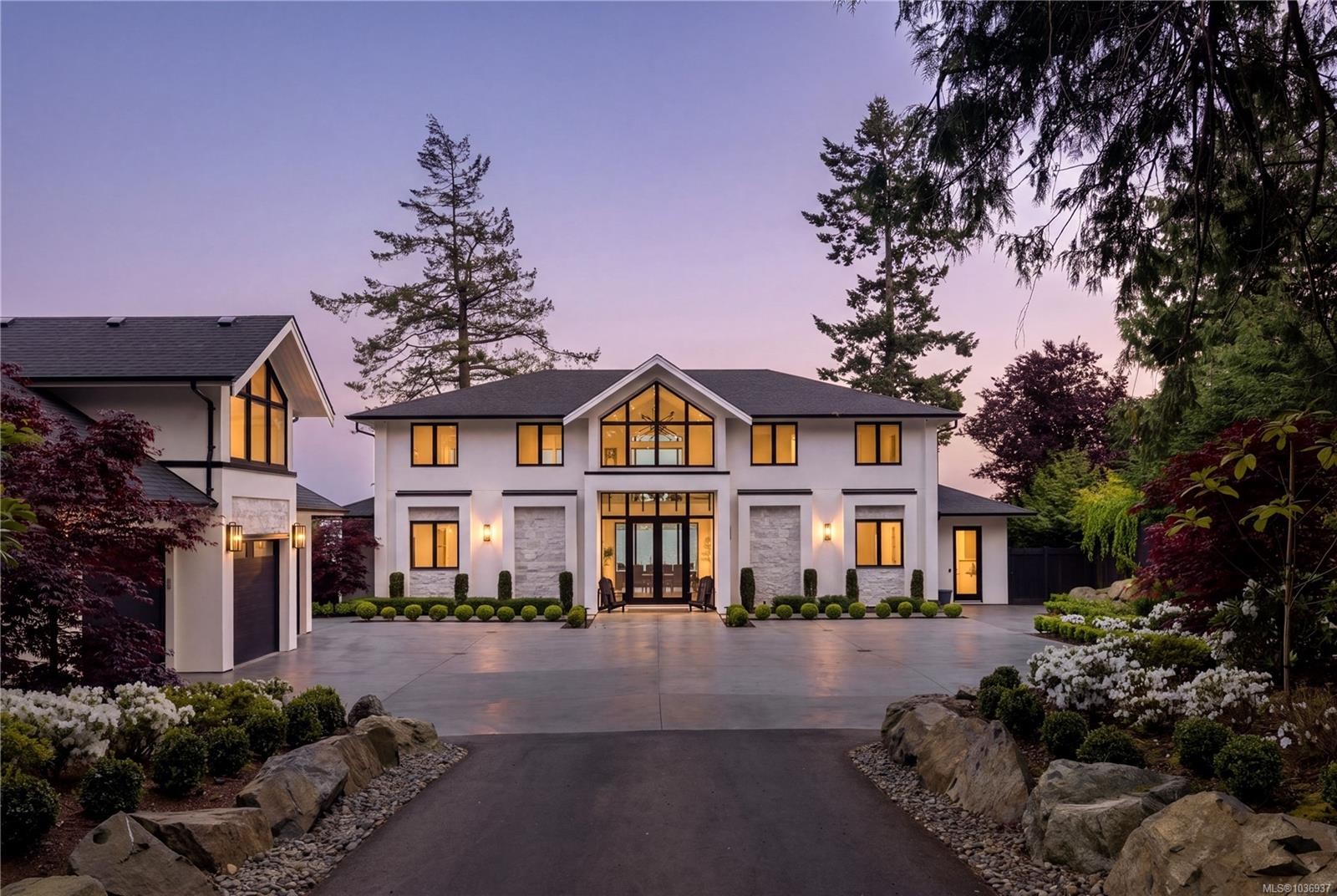 8425 Lochside Dr, Central Saanich, BC