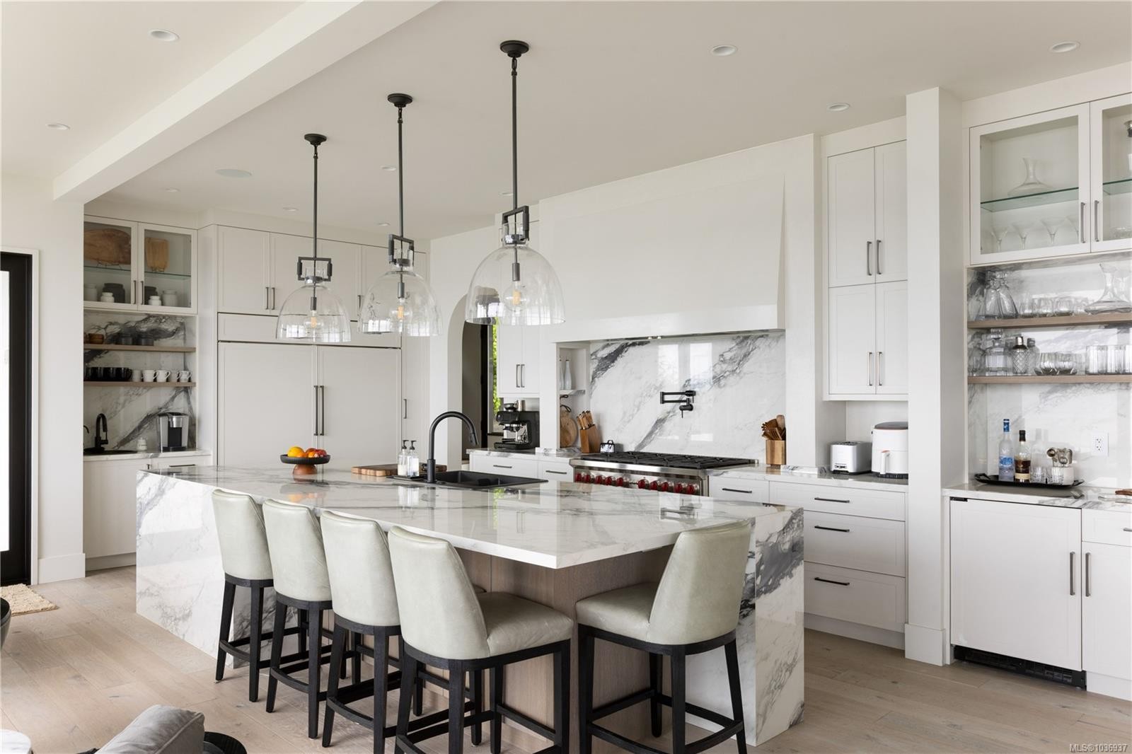 8425 Lochside Dr, Central Saanich, BC