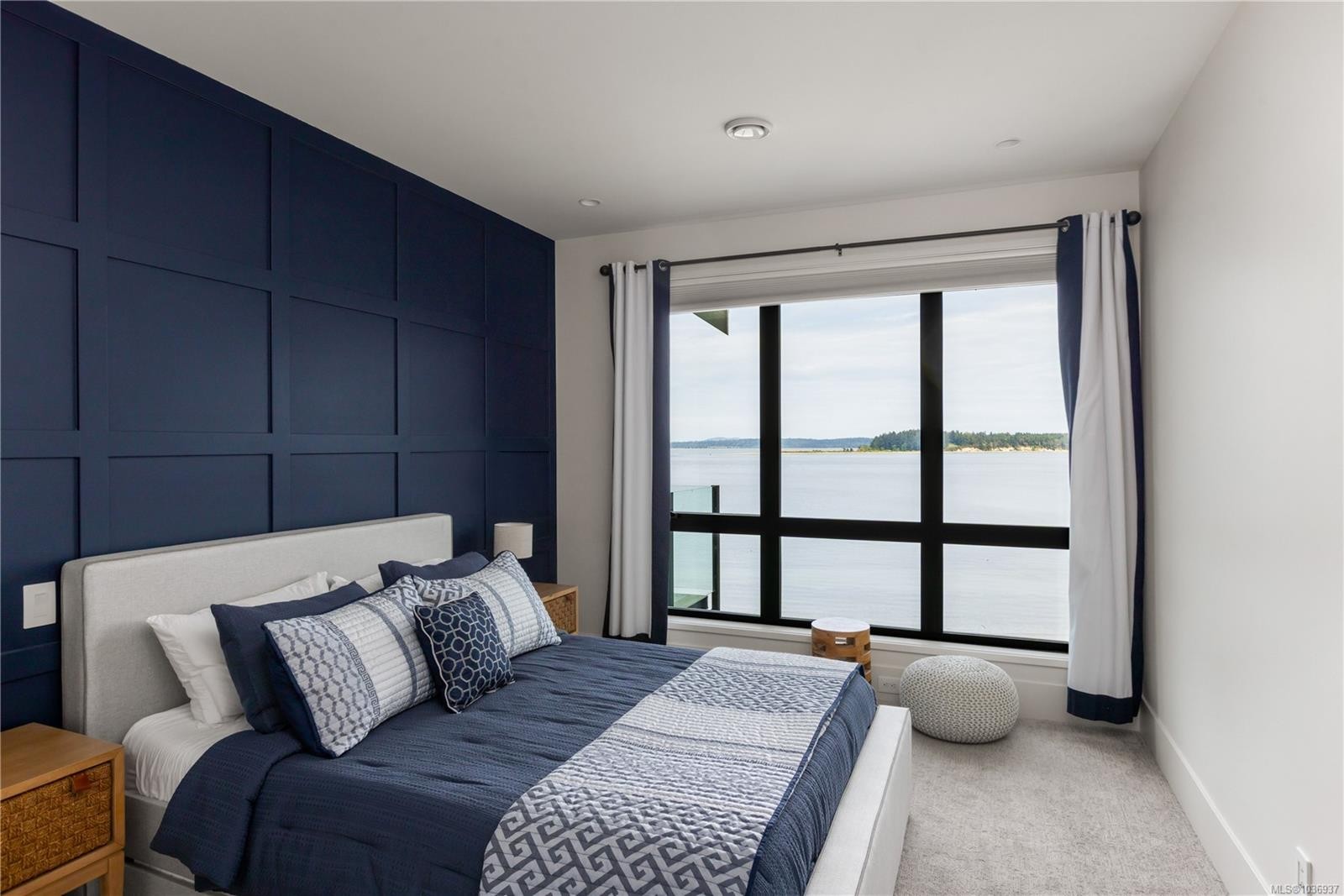 8425 Lochside Dr, Central Saanich, BC