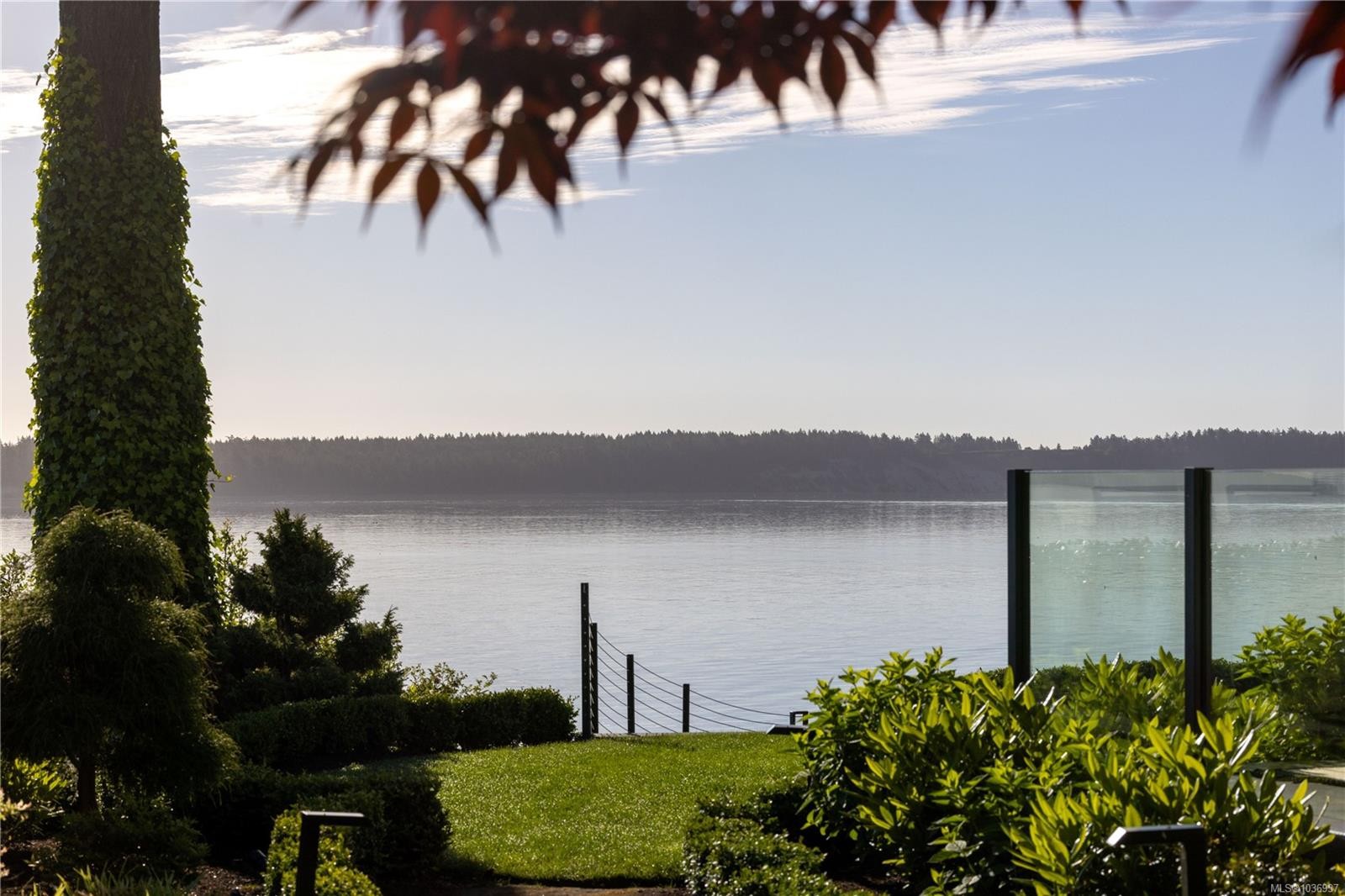 8425 Lochside Dr, Central Saanich, BC