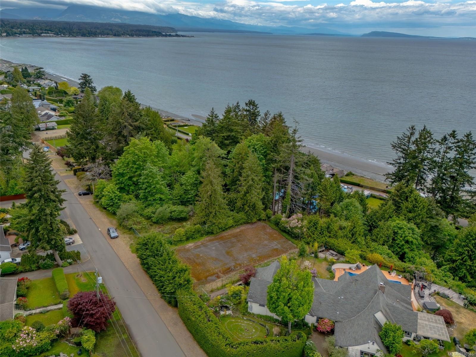 391 Burnham Rd, Qualicum Beach, BC