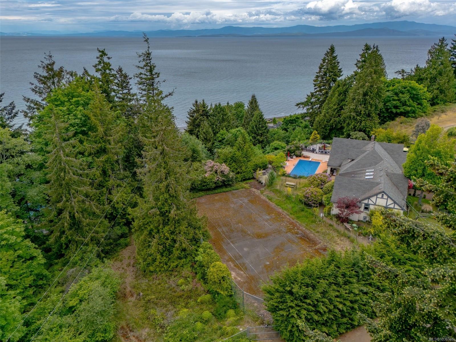 391 Burnham Rd, Qualicum Beach, BC