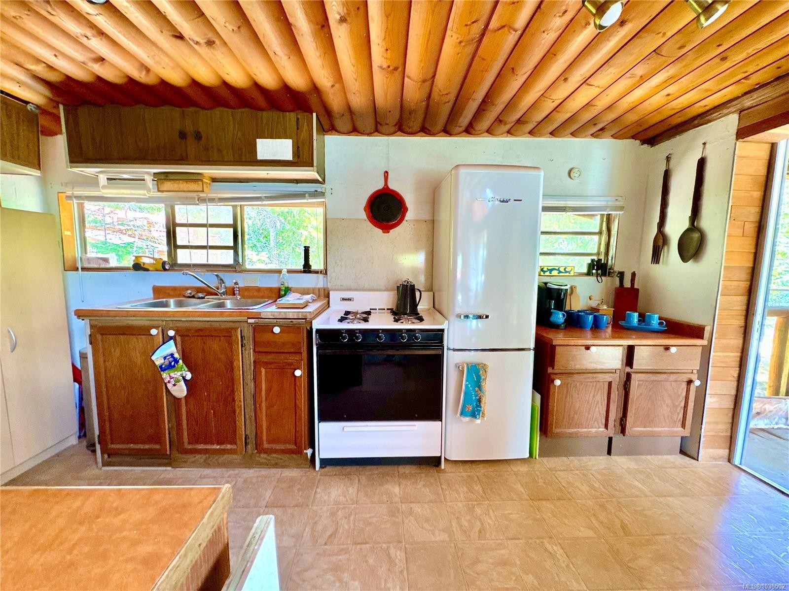 3148 Bay Rd, Qualicum Beach, BC