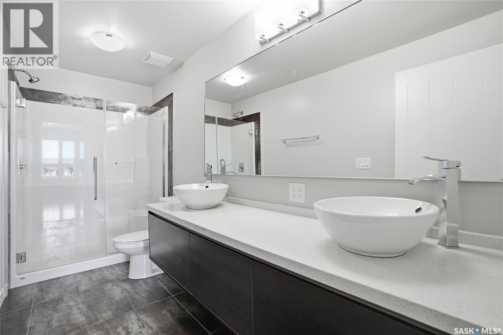 212 235 Evergreen Square, Saskatoon, SK - Indoor Photo Showing Bathroom