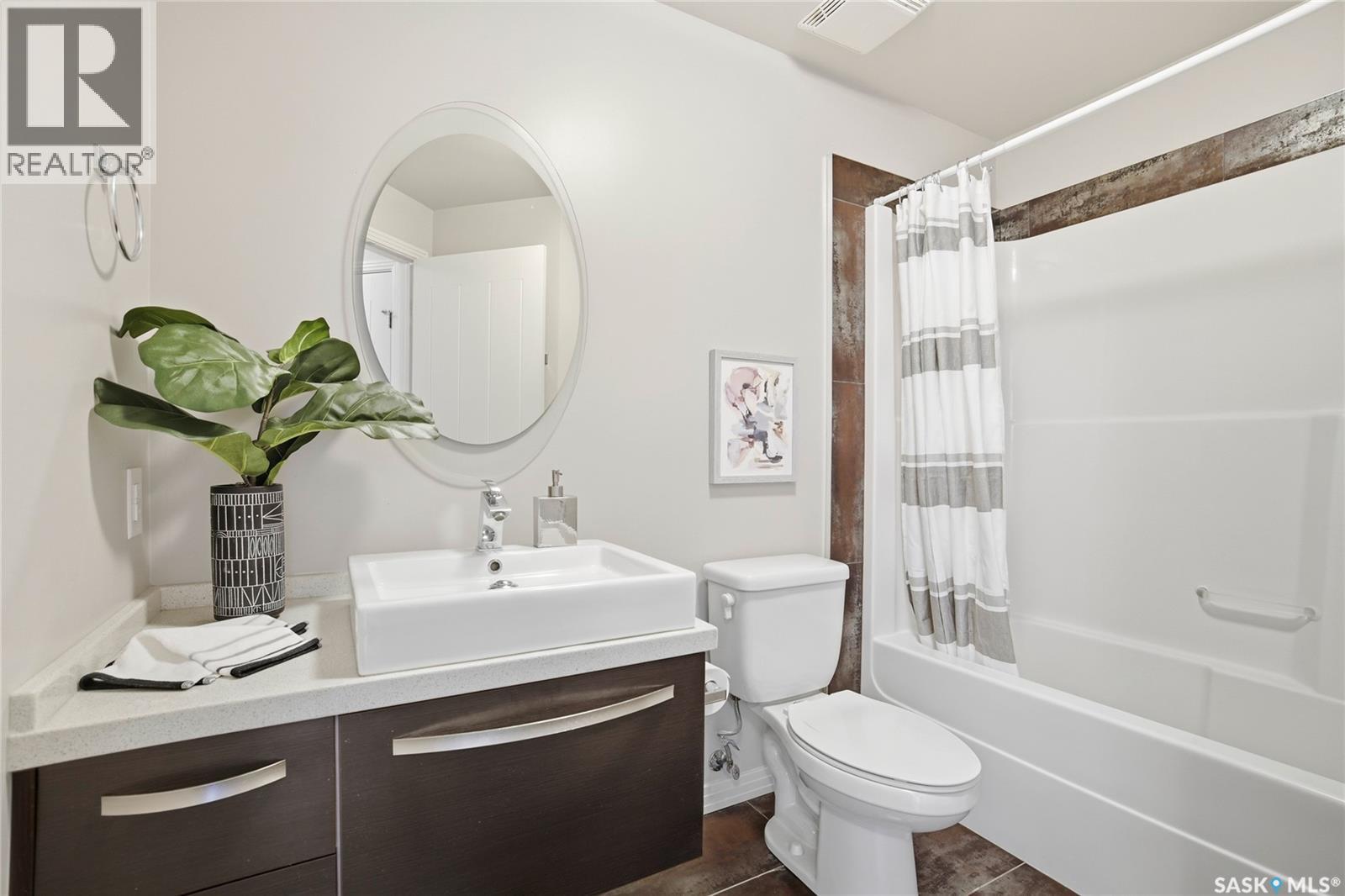 212 235 Evergreen Square, Saskatoon, SK - Indoor Photo Showing Bathroom