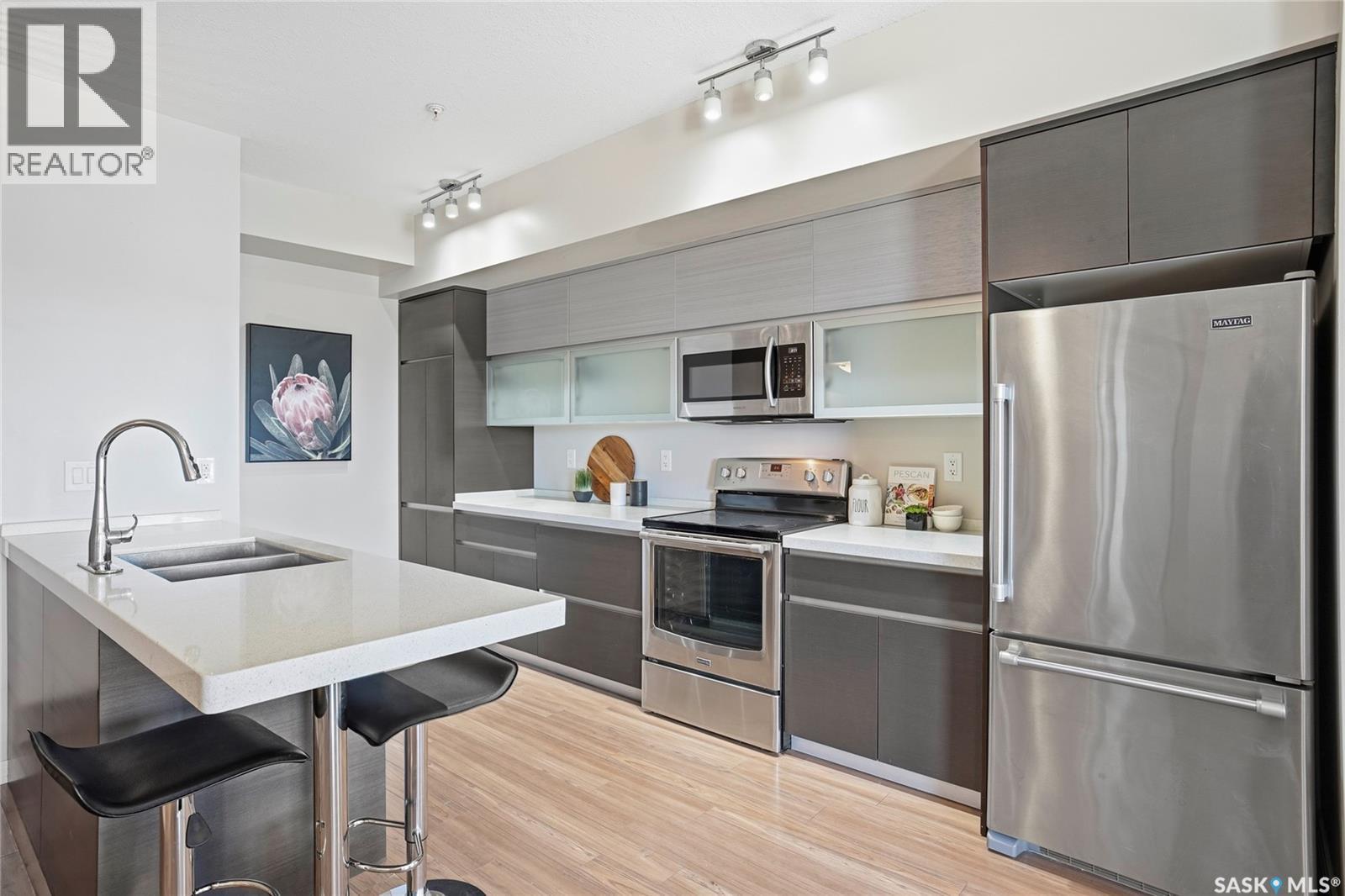 212 235 Evergreen Square, Saskatoon, SK - Indoor Photo Showing Kitchen With Stainless Steel Kitchen With Upgraded Kitchen