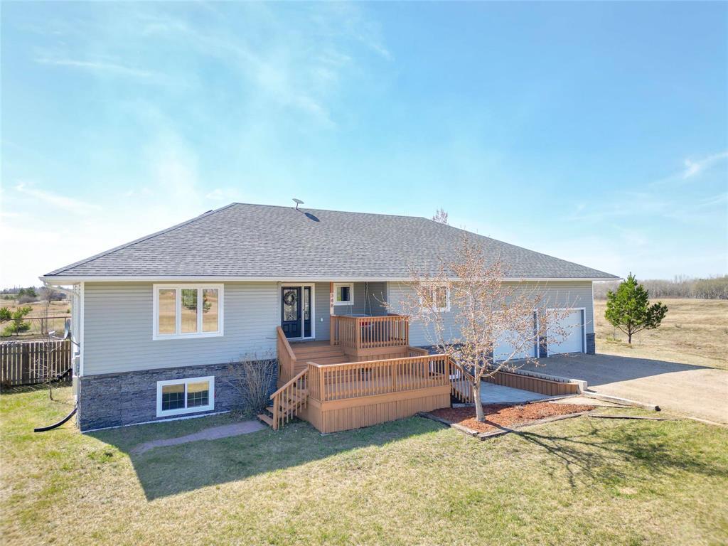 348 Hoops Loop Road, Shilo, MB - Outdoor With Deck Patio Veranda