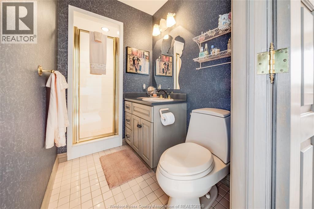 13018 Riverside Drive, Tecumseh, ON - Indoor Photo Showing Bathroom