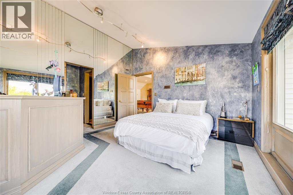 13018 Riverside Drive, Tecumseh, ON - Indoor Photo Showing Bedroom