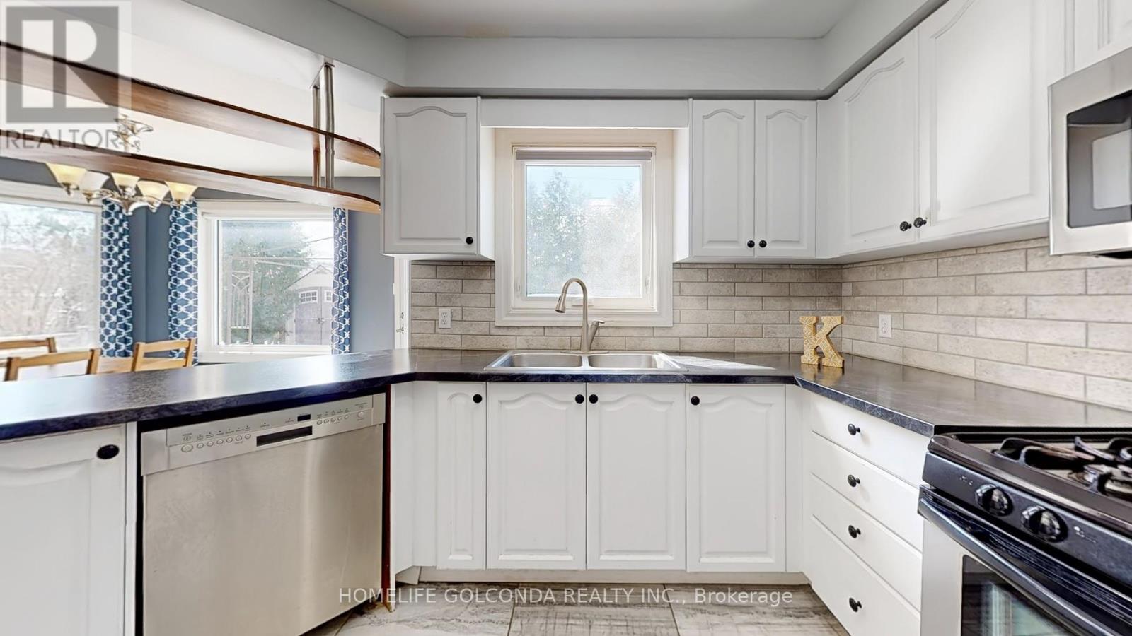 39 Etherington Crescent, Barrie, ON - Indoor Photo Showing Kitchen With Double Sink