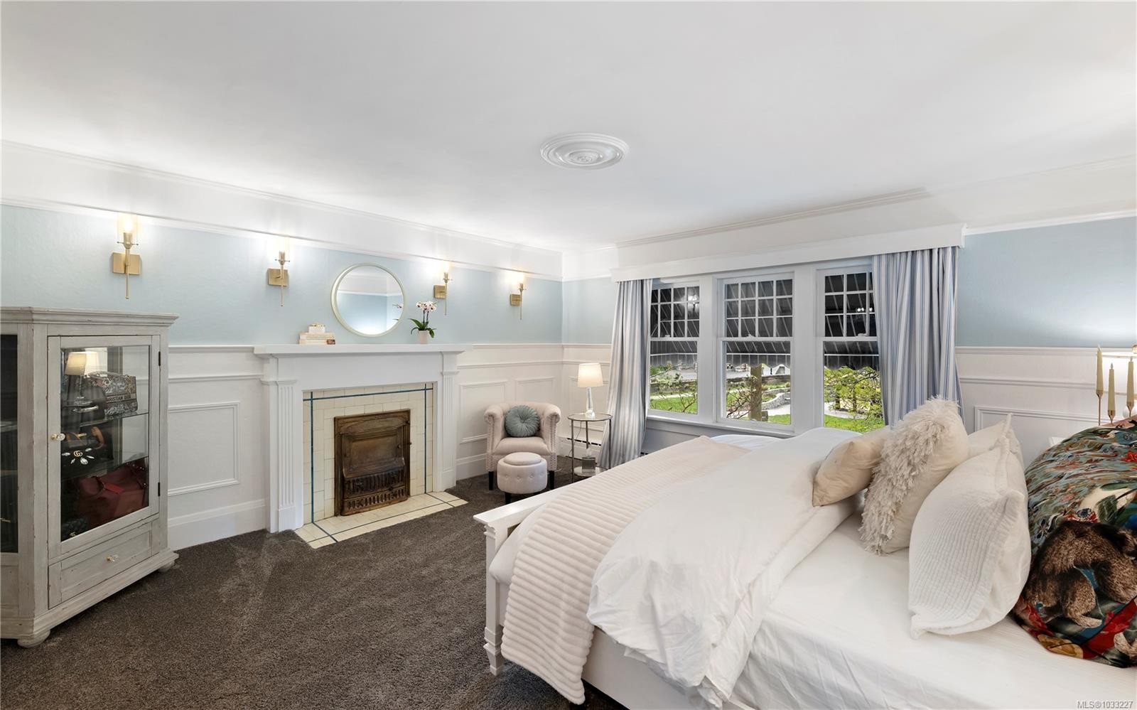 1069 Joan Cres, Victoria, BC