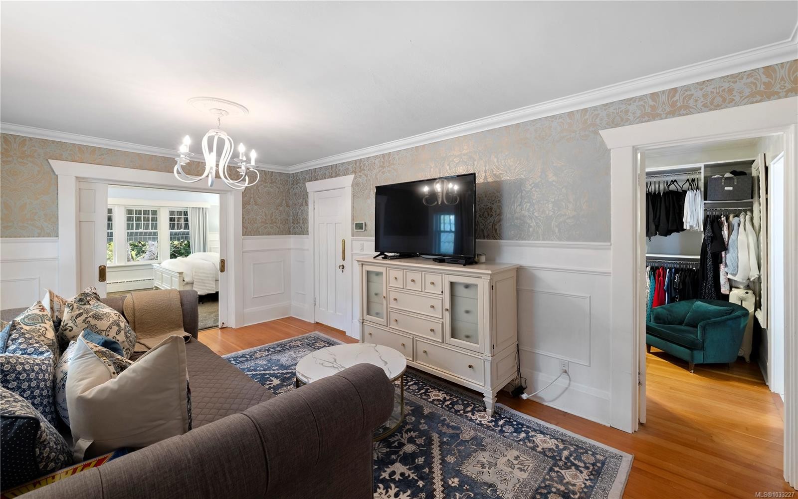 1069 Joan Cres, Victoria, BC