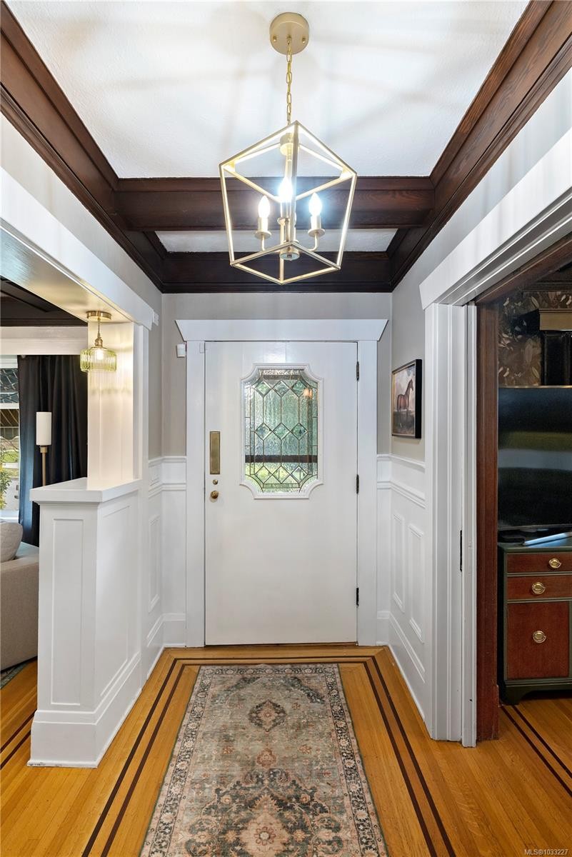 1069 Joan Cres, Victoria, BC