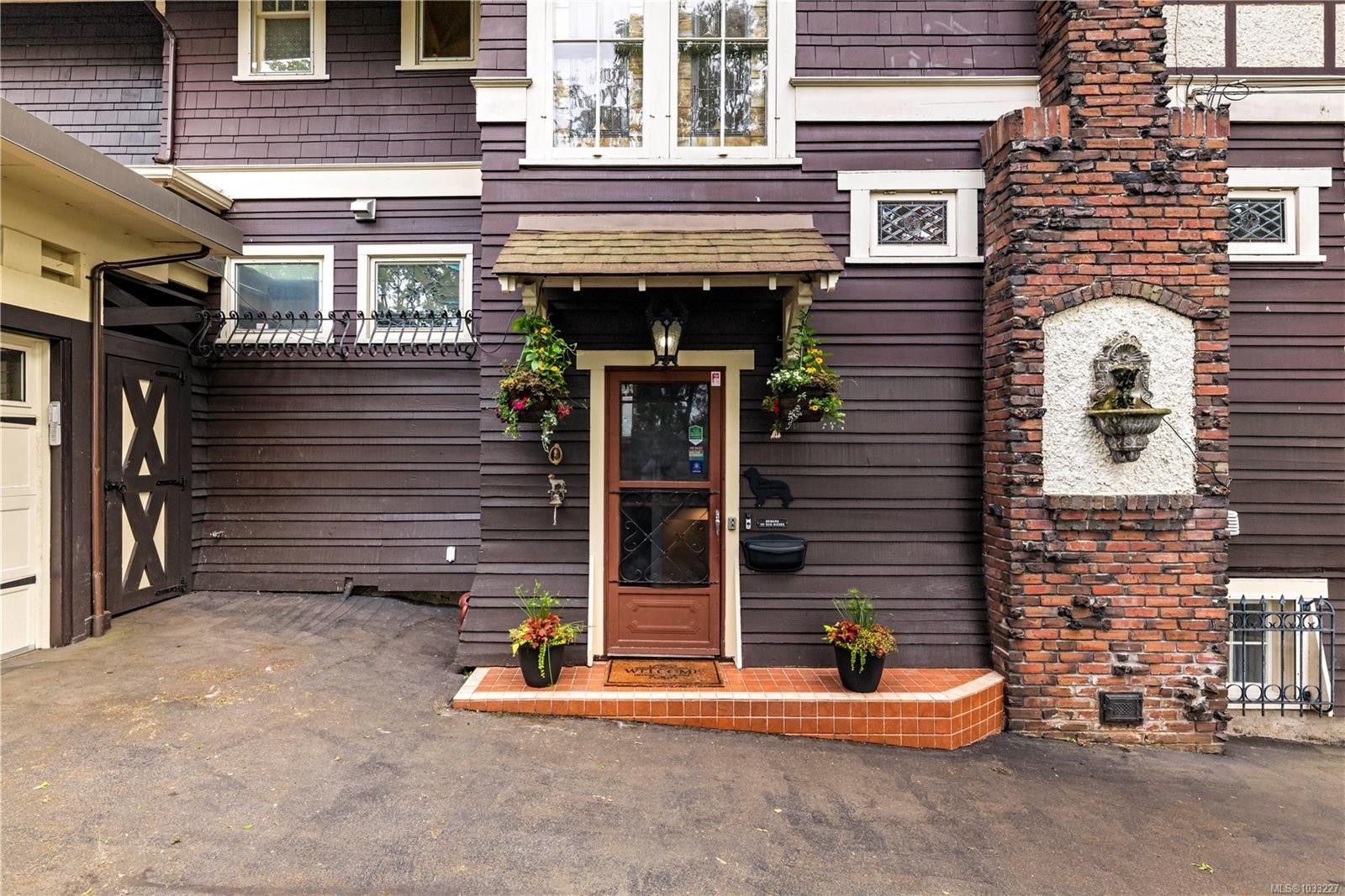 1069 Joan Cres, Victoria, BC