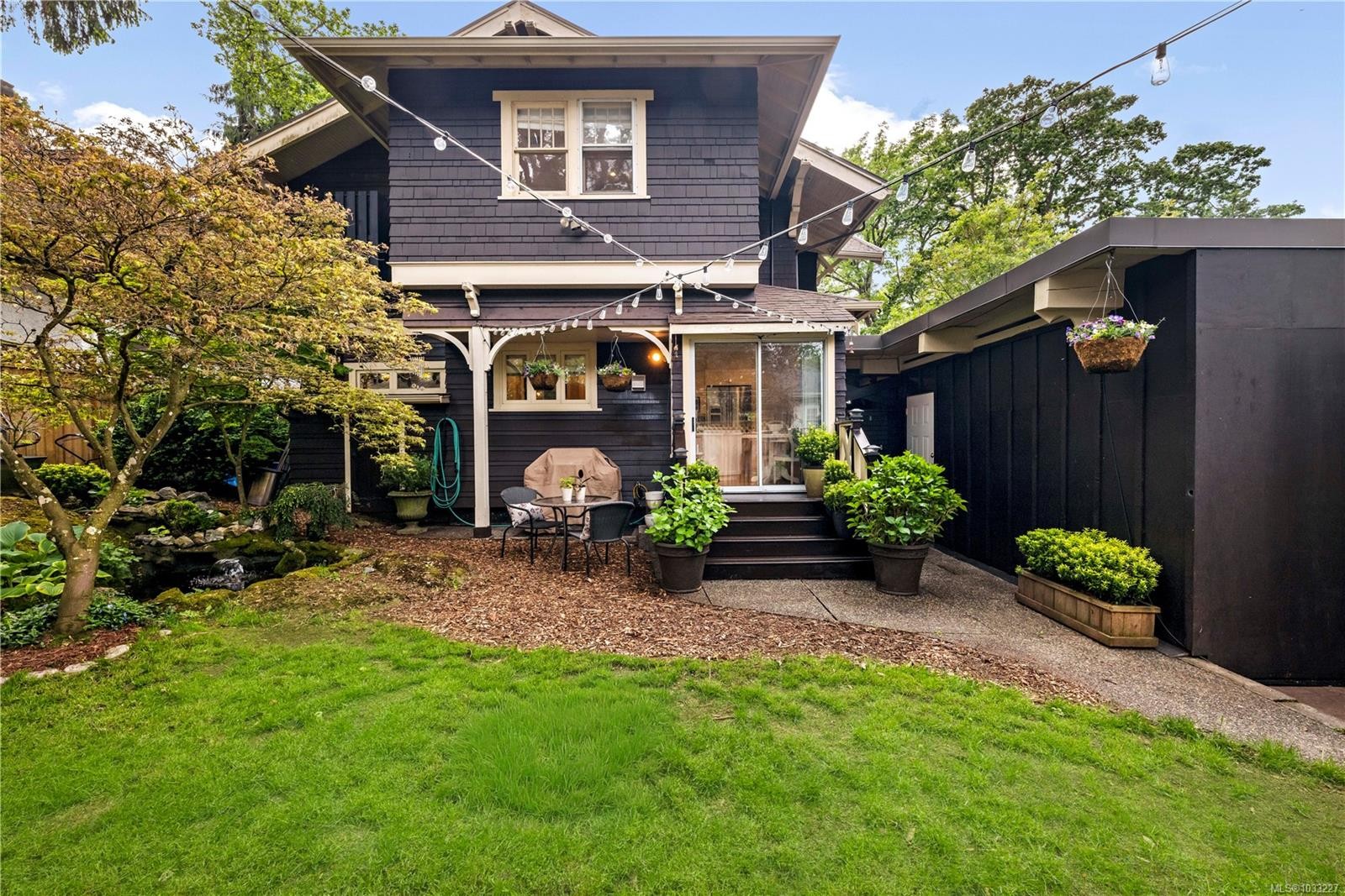 1069 Joan Cres, Victoria, BC