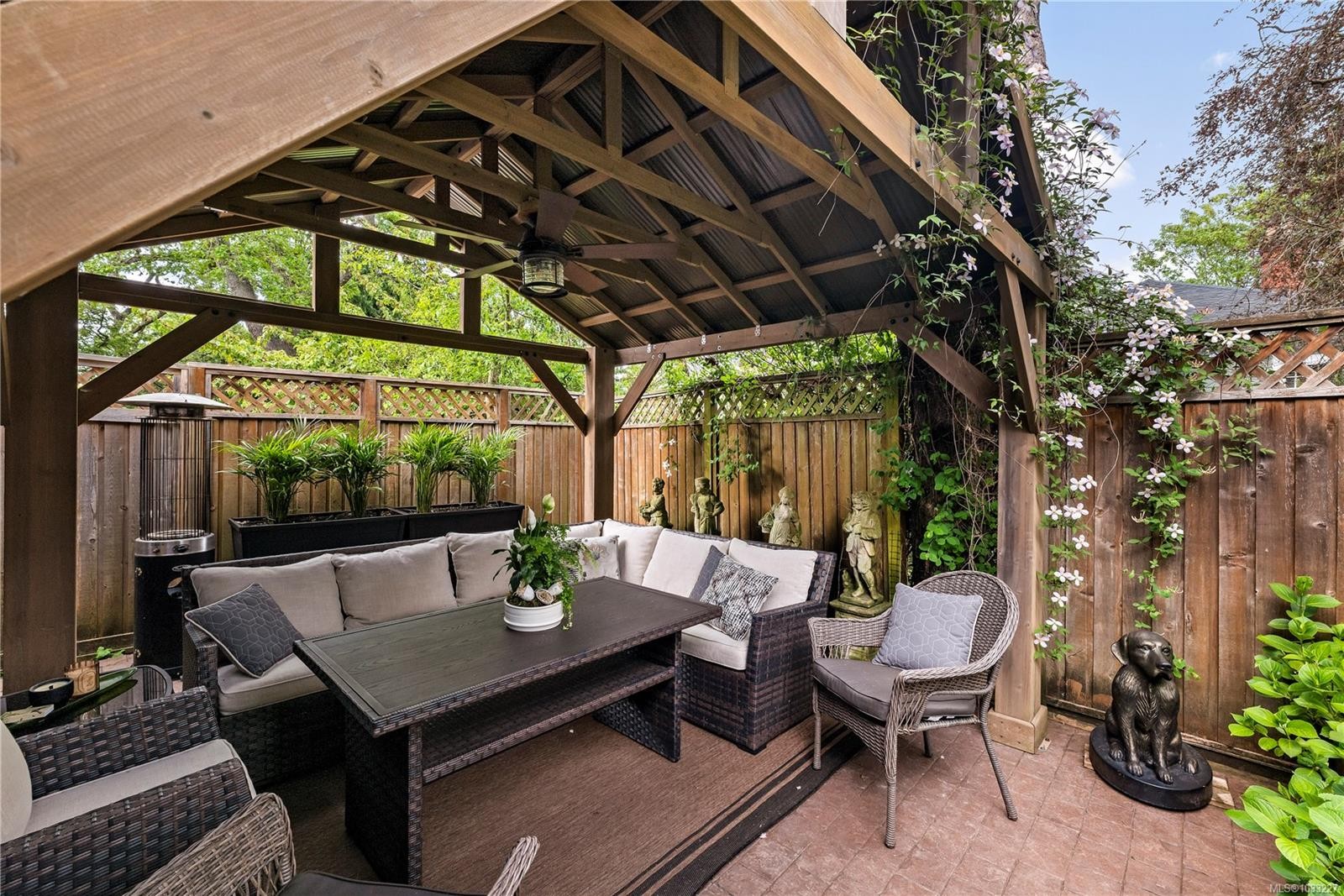 1069 Joan Cres, Victoria, BC