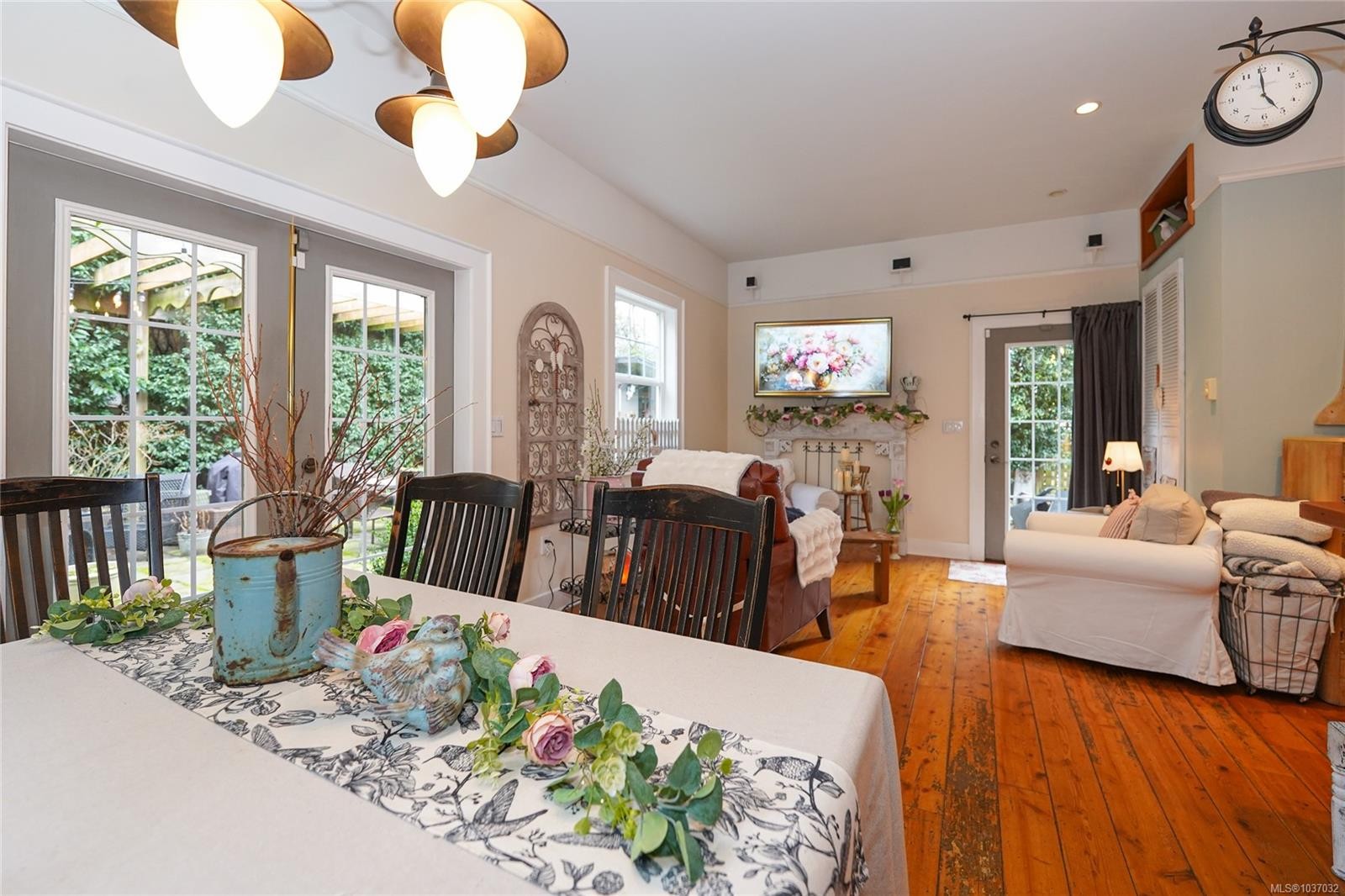 814 Hereward Rd, Victoria, BC