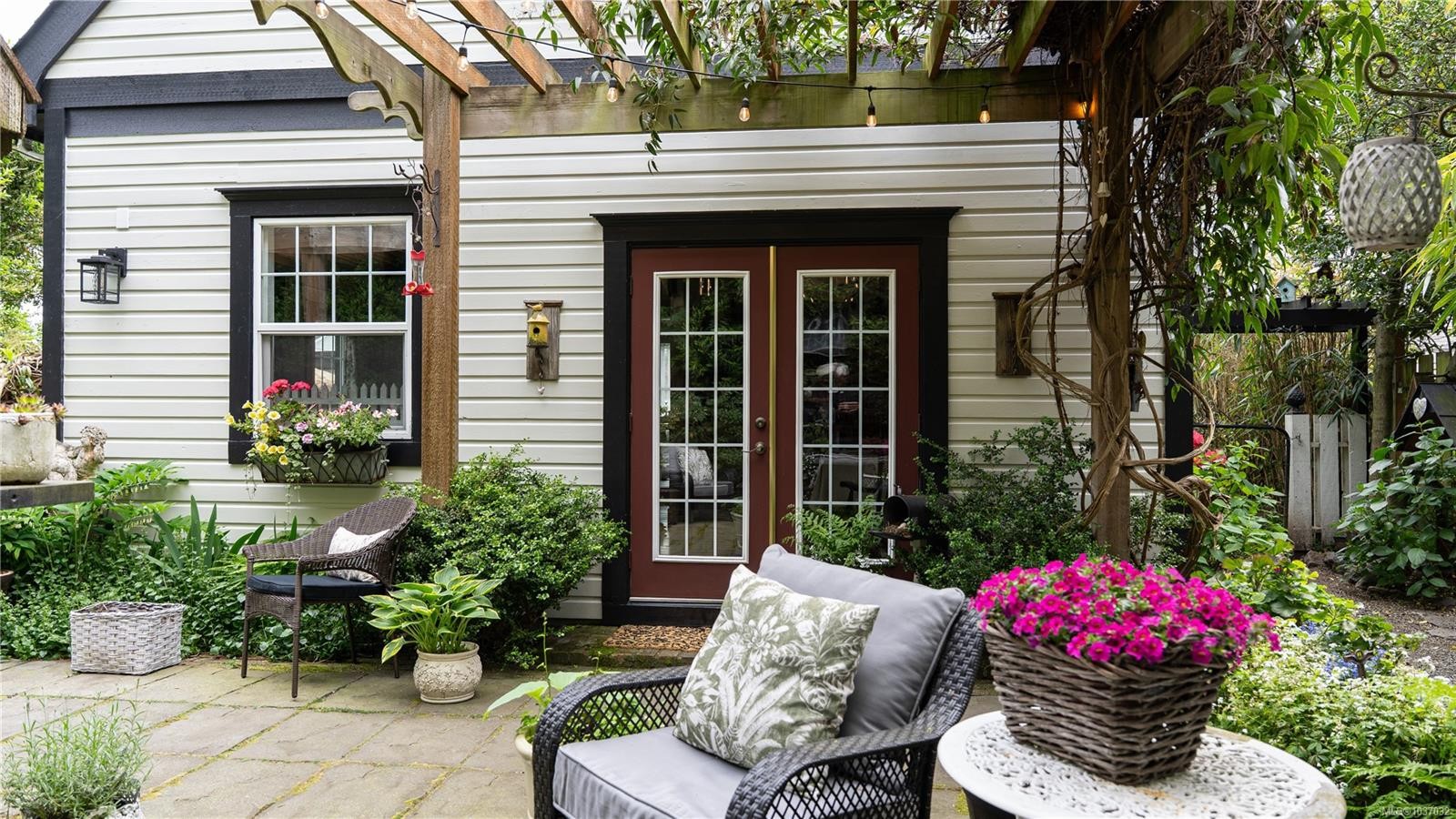 814 Hereward Rd, Victoria, BC