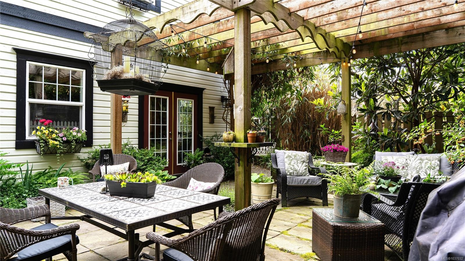 814 Hereward Rd, Victoria, BC