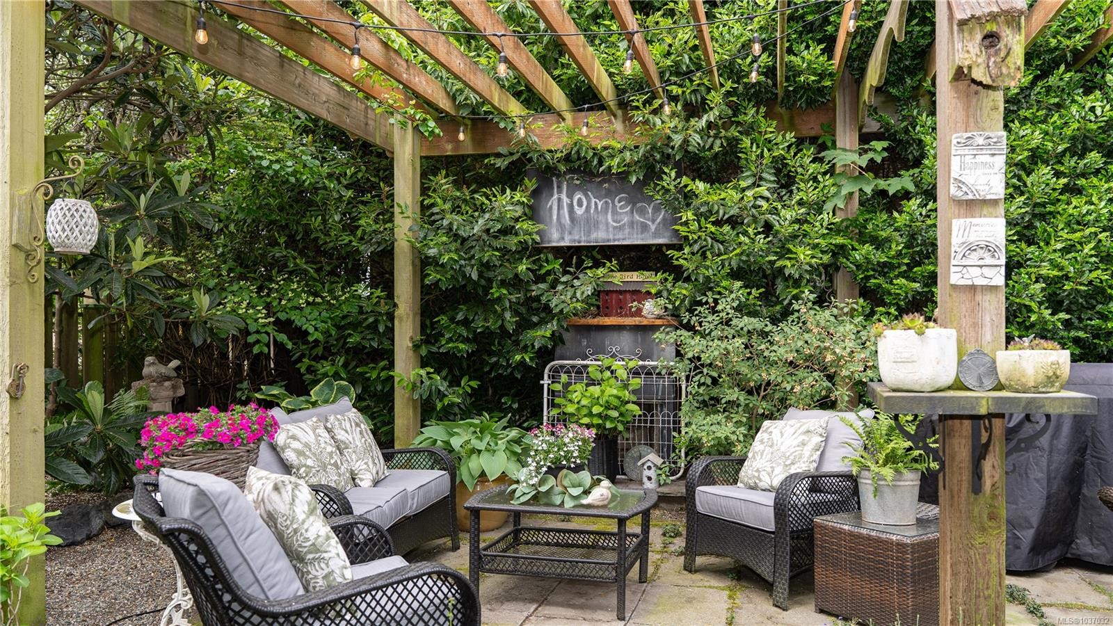 814 Hereward Rd, Victoria, BC