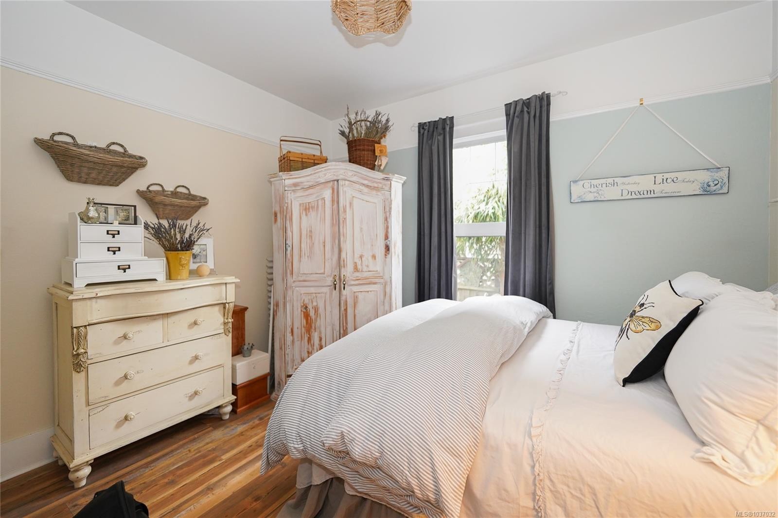 814 Hereward Rd, Victoria, BC