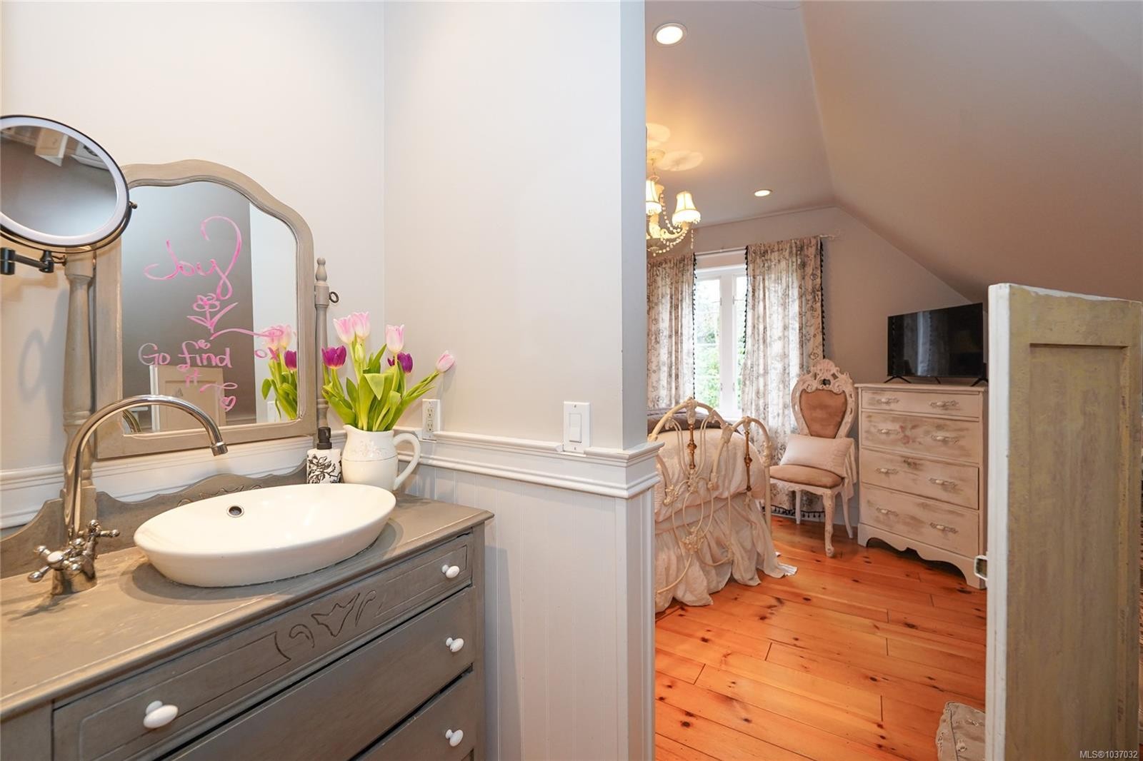814 Hereward Rd, Victoria, BC