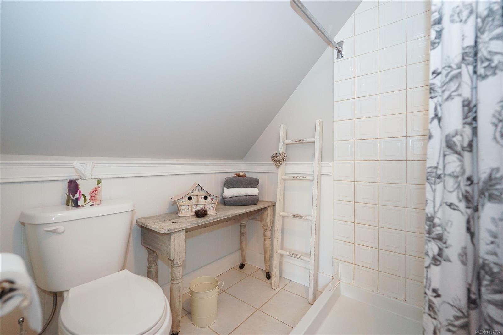 814 Hereward Rd, Victoria, BC