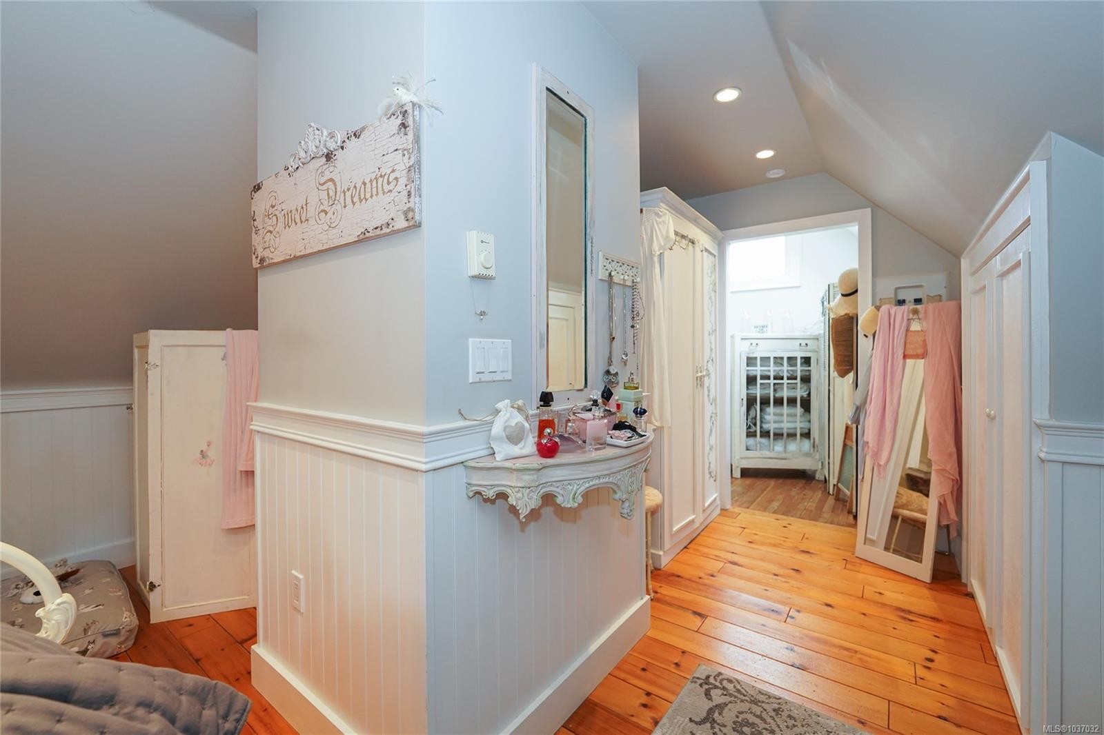 814 Hereward Rd, Victoria, BC