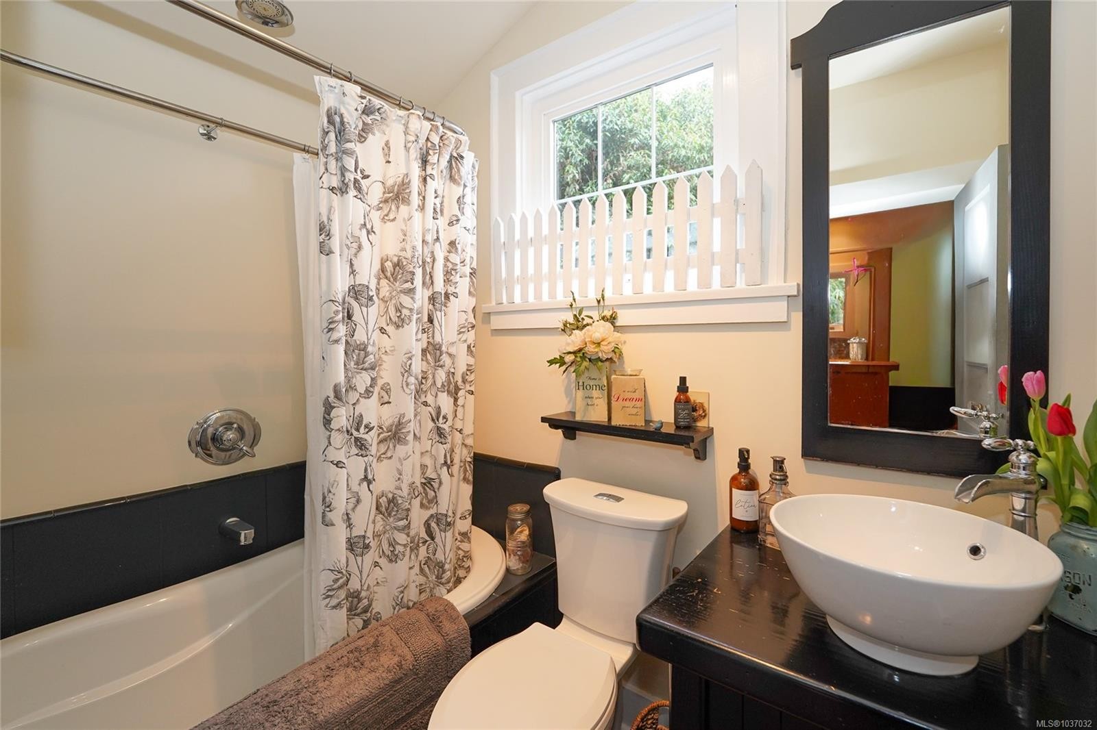 814 Hereward Rd, Victoria, BC